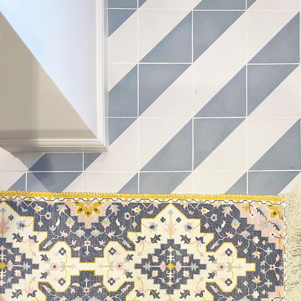small bathroom, highend finish. Blue tiles, walkin showr, brass shower, brass radiator